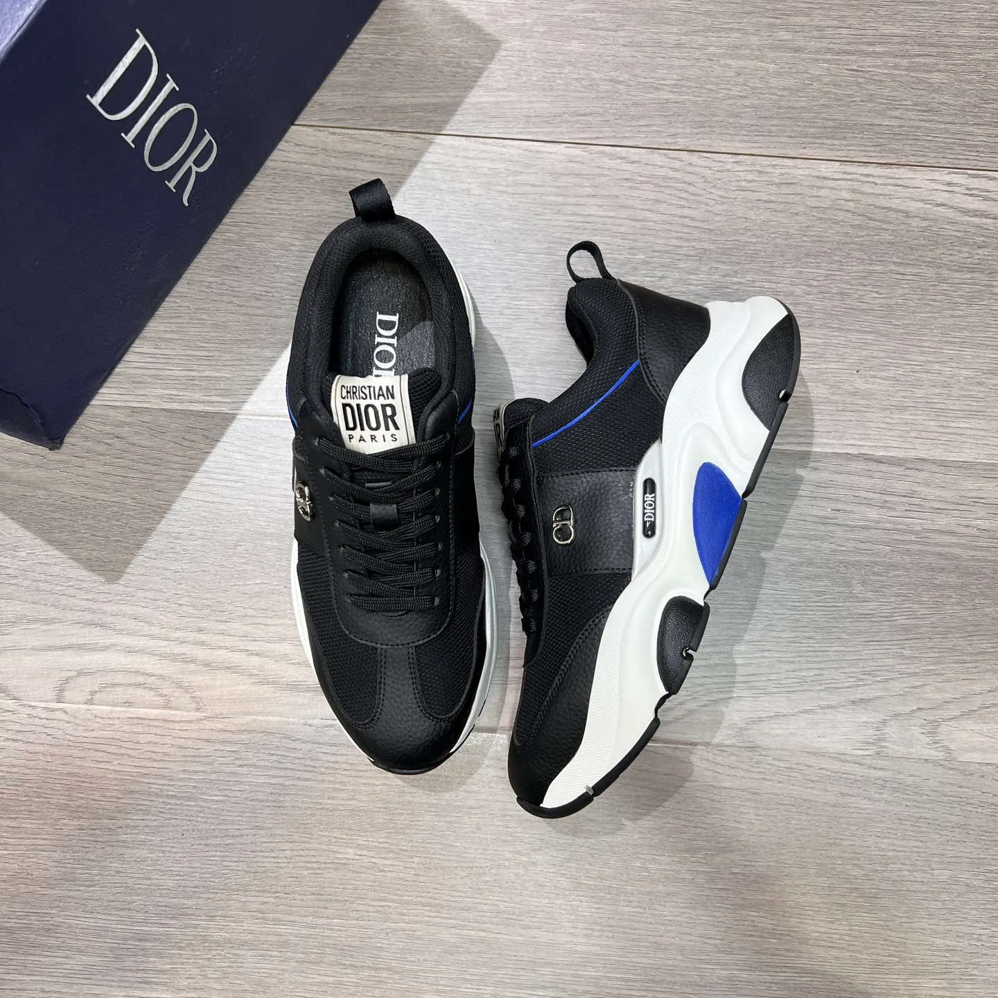 Factory price: 438💰Original Dior quality.~ Unique modern style sneakers. 🏃A must-have casual shoe for trendy men😍😍 Imported cowhide fabric, sheepskin foot pads (refuse to discolor and grind feet) soles: Original soles specially provided by the original factory, French lazy style design ⚠️Fit to the feet, original quality, super comfortable original soles. It’s like shooting the real thing🎬The real thing is better, high-quality sneakers, men’s shoe size: 38-44, (45 can be customized)
